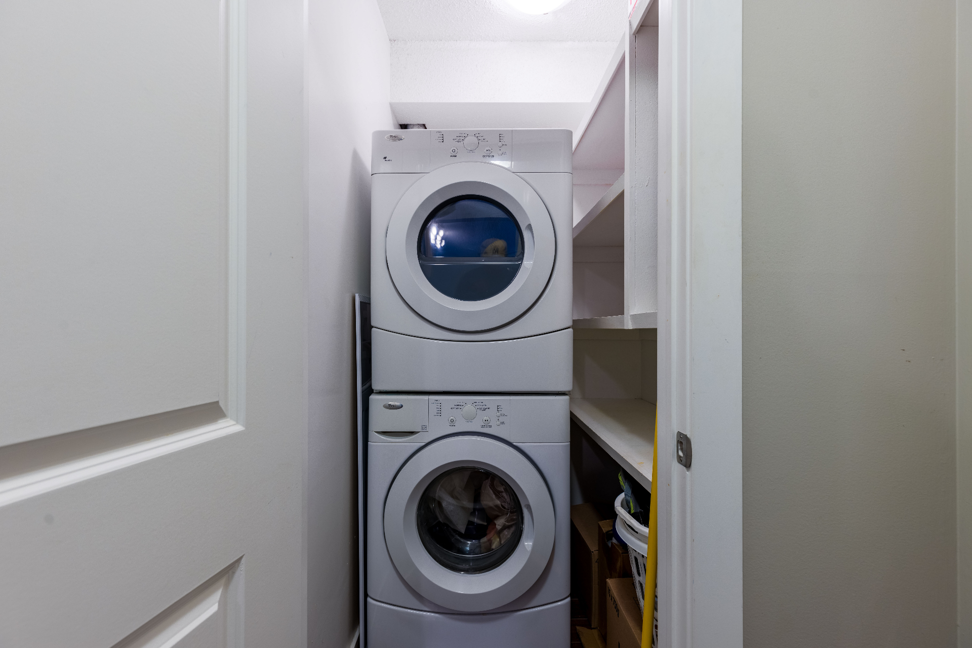 萨大10分钟｜顶楼一房翻新公寓火热出售！—— 林与唐地产 - 8